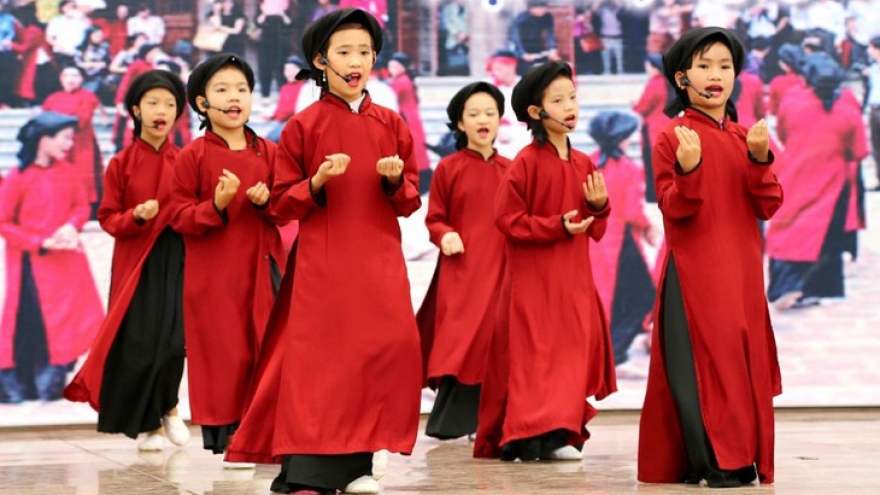 Locals keep world intangible heritage of Xoan singing alive